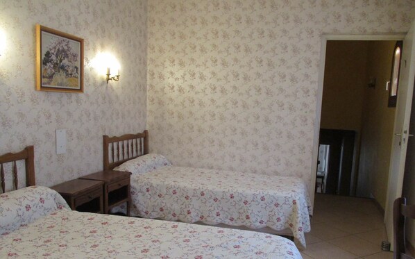 Gite des Oliviers Valros - chambre 2 lits 3