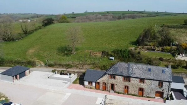 Beautiful Skyview Of Devollard Cottage