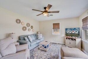 Relax and enjoy Free WiFi and Flat Screen Streaming TV.