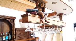 le ciel de bar éléménts du sculteur Fulgraff