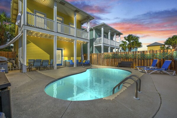 Welcome to Beach Addiction's backyard oasis!