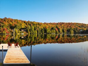 Accès privé: Quai et chaises adirondack