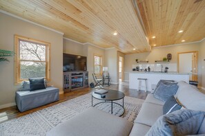 Living Room | Single-Story Apartment | Basement Unit