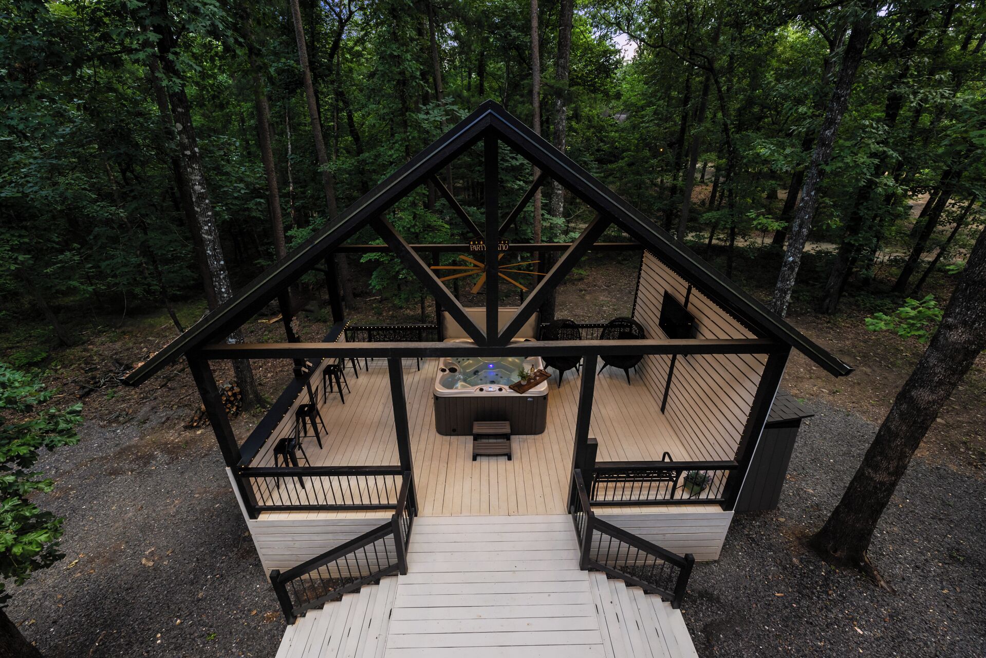 Cabin Z Spacious Outdoor Deck and Party Deck Near Golf