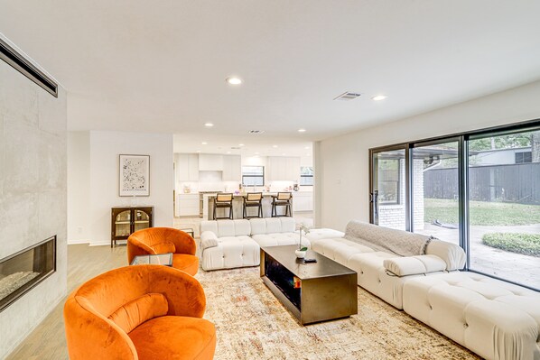 Houston Vacation Rental | 4BR | 3BA | 3,897 Sq Ft | 1 Step Required
