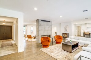 Living Room | Smart TV | Free WiFi | Electric Fireplace