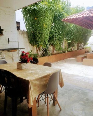 Outdoor dining