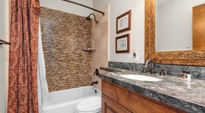 Upstairs full bathroom