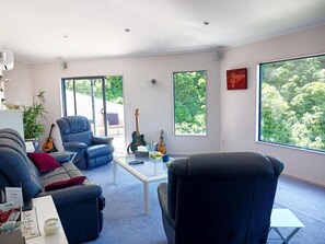 Living room with access to an spacious deck