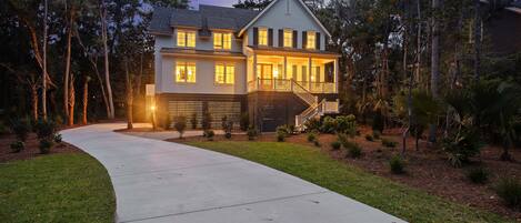 Lots of parking in driveway and garage area!