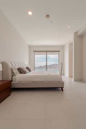 Master bedroom overlooking the Pacific Ocean
