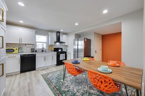 Kitchen/dining 
