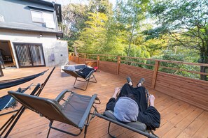 Relax while admiring the magnificent bamboo grove of Awaji Island