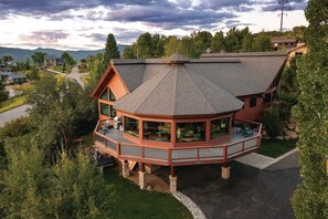 Moose Meadows is over 6500 sft with two massive decks to enjoy.  The home has parking for 6 vehicles, and the free city bus picks up and drops off within 100 yards of the home.