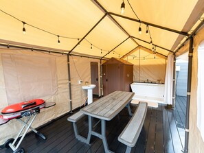 [Glamping Dome / BBQ terrace, toilet, hot spring bath] Safe for outdoor beginners and children
