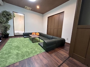 Dining kitchen to living room