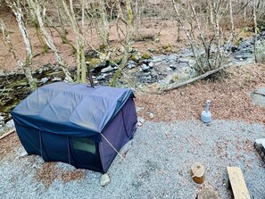 Relax in a tent sauna in the middle of nature.