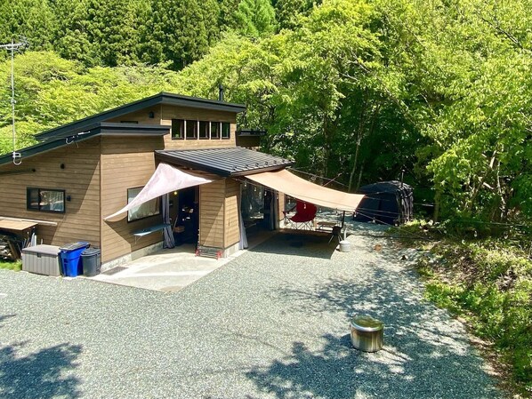 Enjoy the outdoors freely on the spacious, all-private grounds!