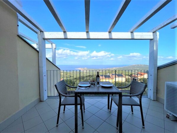 Cloud, Sky, Daytime, Property, Furniture, Table, Building, Window, Shade, Chair