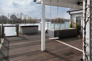 Gorgeous outside area, fully enclosed 