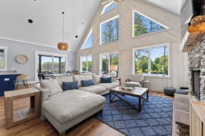Blue Heron's living and dining area.