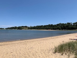 Less than 2 miles to beautiful, family-friendly Jacknife Beach on Pleasant Bay.