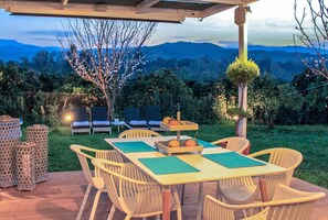 Outdoor dining area with kitchen and BBQ