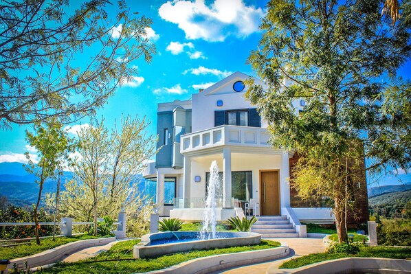 Villa's Exterior