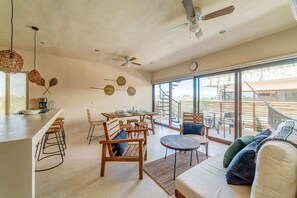 Luminous and nature-centric living space