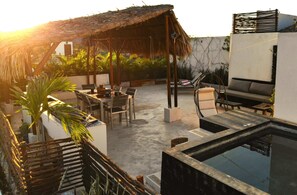 A sunset barbecue on your private Roof Top!