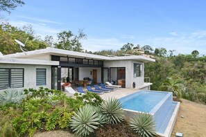 The highlight of Casa Rosa is undoubtedly its private infinity pool, where you can cool off and unwind while taking in the breathtaking ocean views.