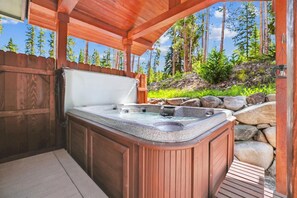 Hot Tub - Silver Shekel Retreat - Breckenridge Vacation Rental