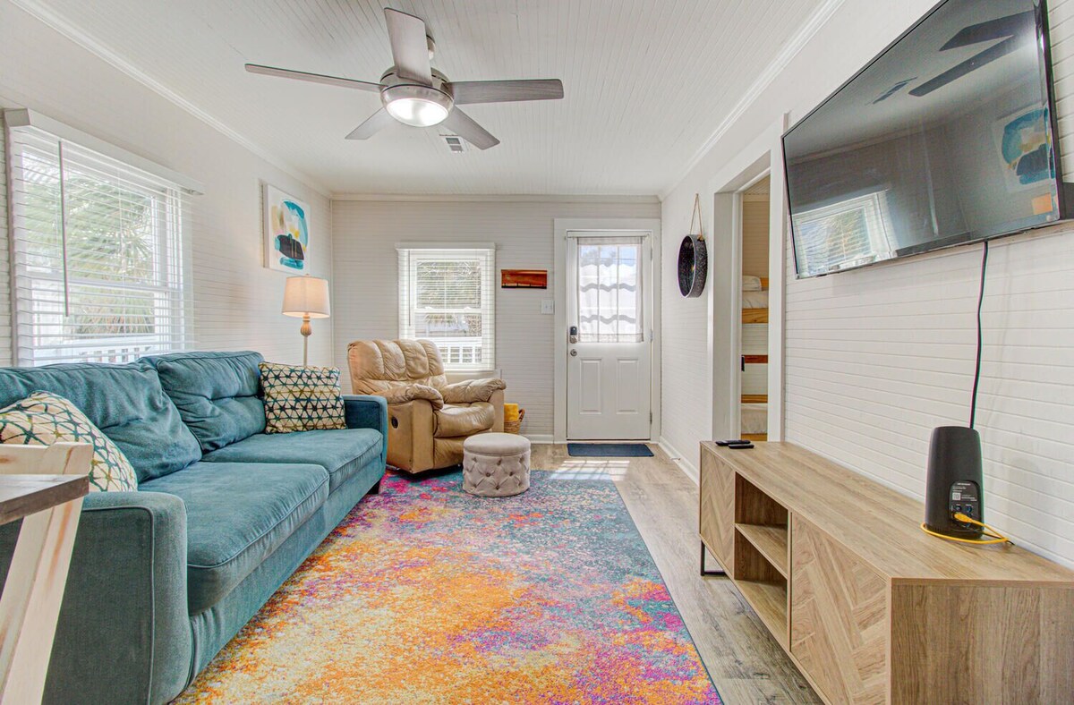 CNW4: Sailfish Cottage-Charming Beach Cottage