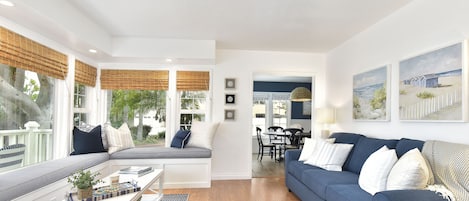 Newly Decorated and fully Renovated in Mid