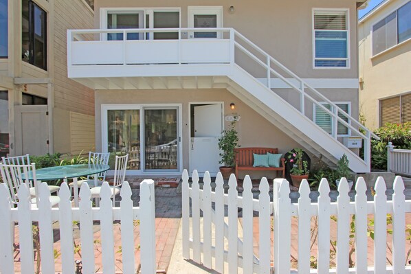 1009 W. Bay Ave.