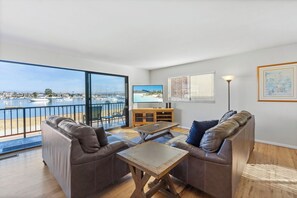 5-web-or-mls-925-w-bay-ave
