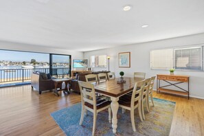 4-web-or-mls-925-w-bay-ave