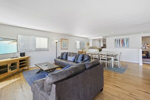 6-web-or-mls-925-w-bay-ave