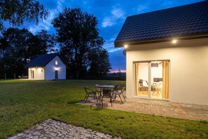 Stugans exteriör [sommar]