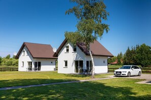 Stugans exteriör [sommar]