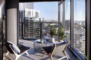 Unwind with a refreshing drink on the furnished balcony. Enjoy sweeping city views and beyond to the Dandenong Ranges.
