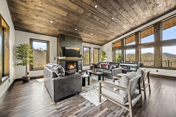 Majestic Overlook's cozy living area