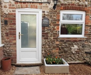 Annexe entrance at the rear of the main cottage