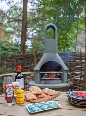 Charcoal BBQ can also be used as a fierait