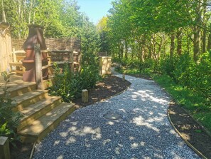 Footpath to Hare Lodge