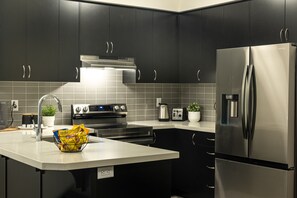 Fully equipped kitchen - enjoy cooking meals everyday