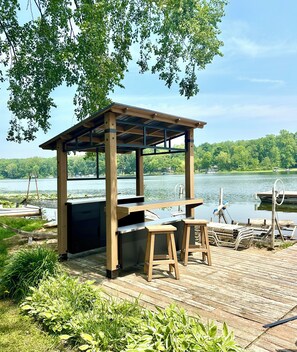 Dock side bar