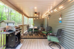 Al fresco dining, BBQ grill.