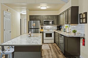 Fully equipped kitchen.