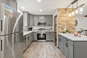 Spacious kitchen: With ample counter space and cabinets, this kitchen provides plenty of room for cooking and entertaining.